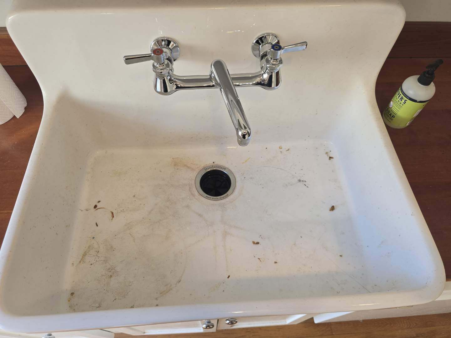 Bathroom before cleaning